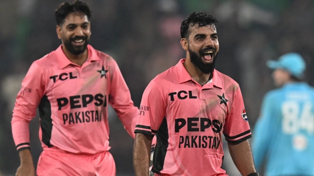 पाकिस्तान ने शादाब के शतक और रऊफ की रिकॉर्ड साझेदारी से इंग्लैंड को 1 विकेट से हराया
