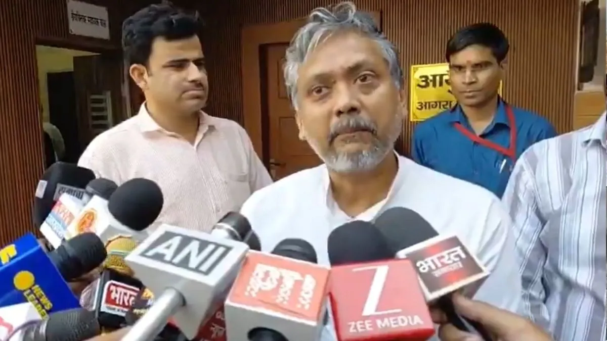 आगरा के तीन बूथों पर पुनर्मतदान, सपा उम्मीदवार आकाश अग्रवाल ने लगाया बूथ कैप्चरिंग का आरोप आगरा के तीन बूथों पर पुनर्मतदान, सपा उम्मीदवार आकाश अग्रवाल ने लगाया बूथ कैप्चरिंग का आरोप