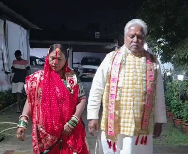 देशभर के नेताओं ने शिमला, भोपाल, लखनऊ सहित जगहों पर मनाया करवा चौथ