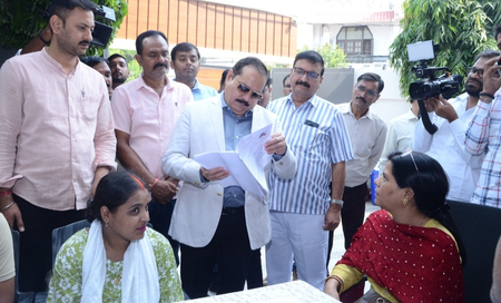 यूपी में मतदाता सूची में नाम जोड़ने के लिए विशेष अभियान, मुख्य निर्वाचन अधिकारी ने बूथों का निरीक्षण किया
