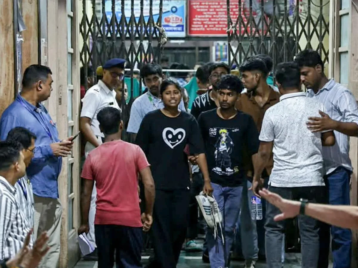 आस्था की भीड़ और सुरक्षा का सवाल: कोलकाता हादसे से क्या सीखें