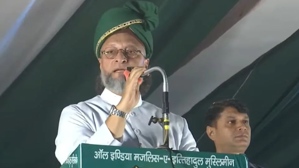 रामपुर में ओवैसी का अखिलेश और इंडिया गठबंधन पर हमला, कहा- मुसलमान खुद चुनें अपना नेता