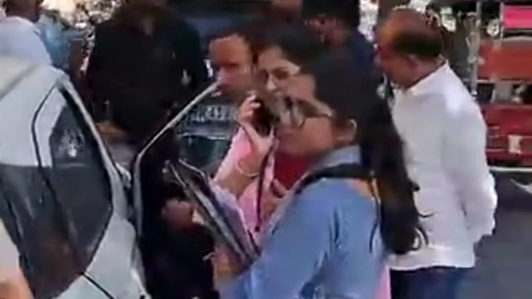 ड्राई फ्रूट्स की जांच करने पहुंची फूड सेफ्टी टीम, विधायक ने बाधा डाली, खाद्य सुरक्षा अधिकारी डरी नहीं, विधायक के खिलाफ दी शिकायत